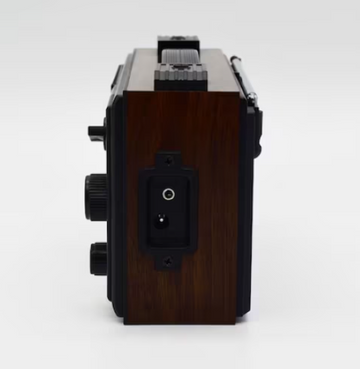 Aparat de radio, portabil, alimentare cu baterii sau la retea, cu 11 benzi de frecventa, model retro, negru/maro